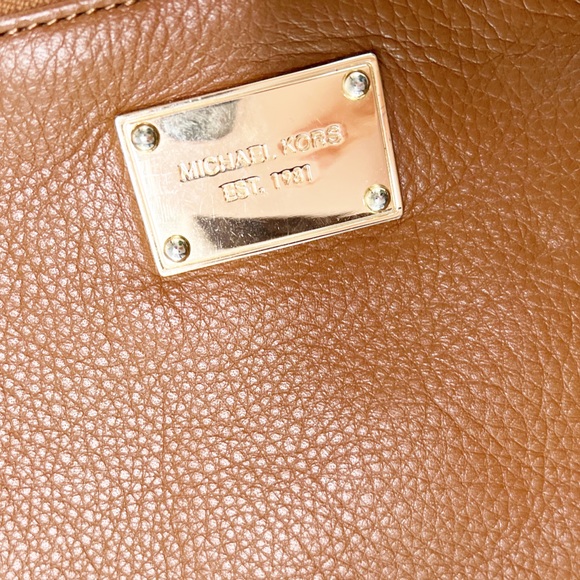 Michael Kors large wristlet - Picture 2 of 6